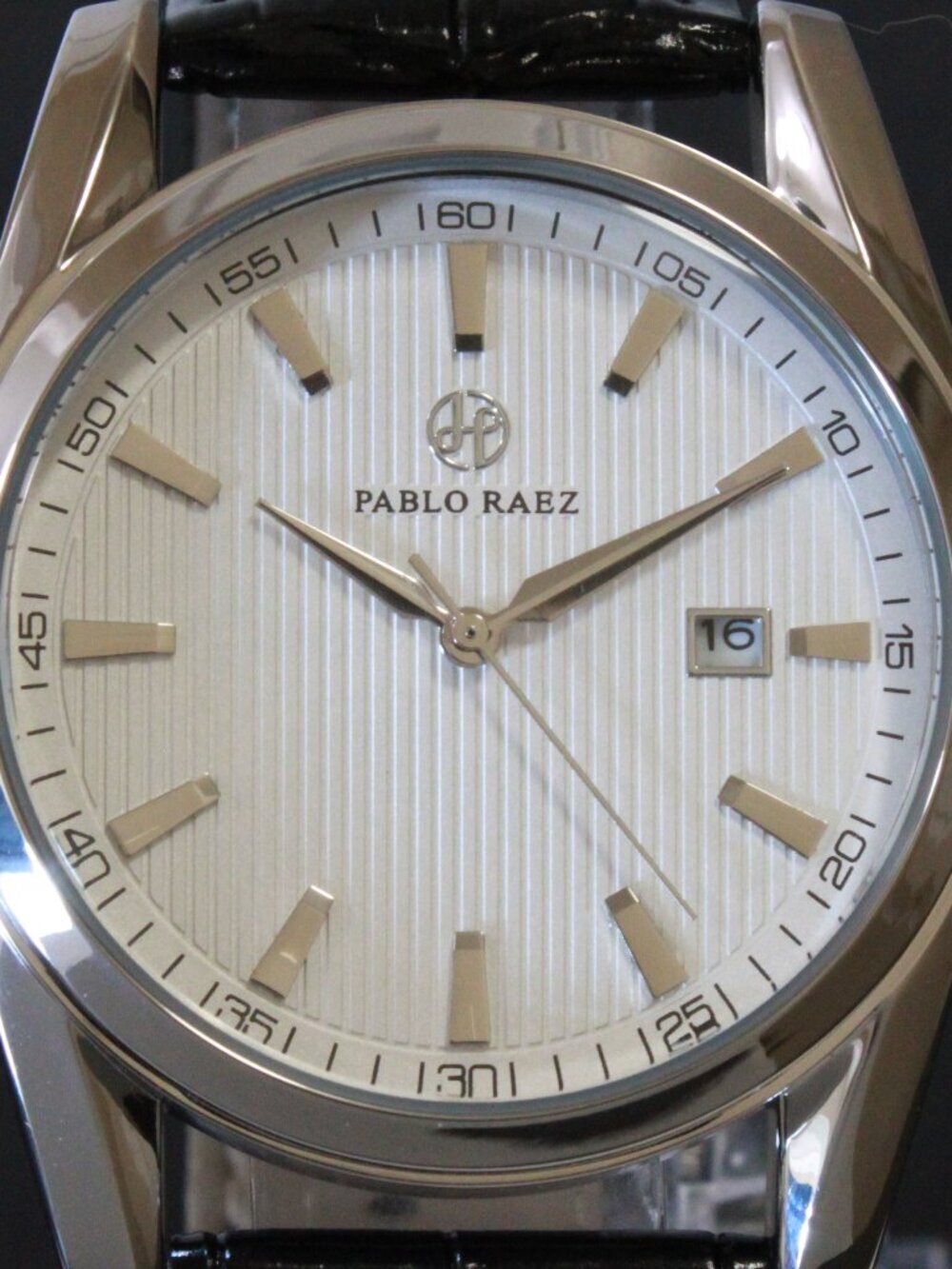 Men's Contemporary Dress Textured Dial Raised Indices Date Complication 41mm - Picture 10 of 10